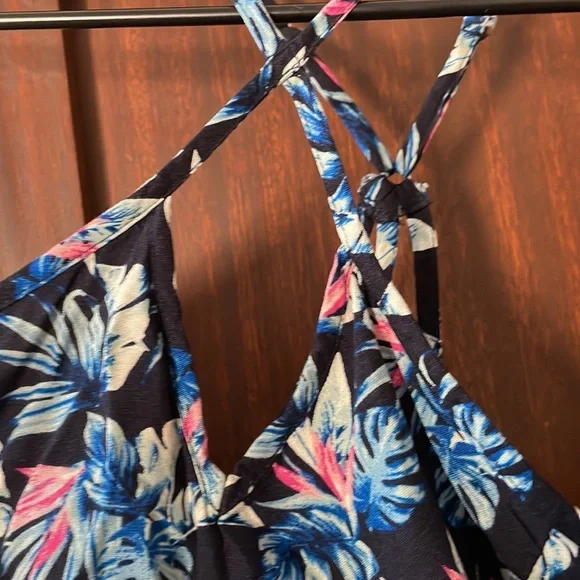 Hollister Floral Crop Top With Keyhole Front and Back—Smocked Very Stretchy - Picture 3 of 6